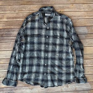 Express - Men’s Linen Burton Down Top.